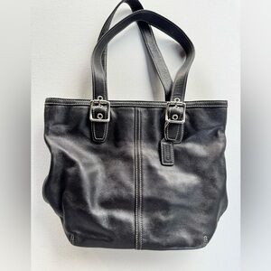 Vintage Coach Hampton black leather zip top tote in excellent preowned condition